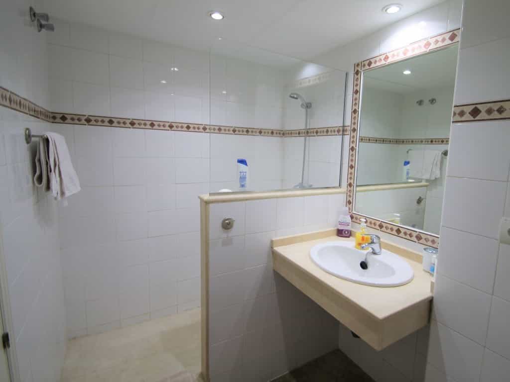 Condominium in Marbella, Andalucía 11133625