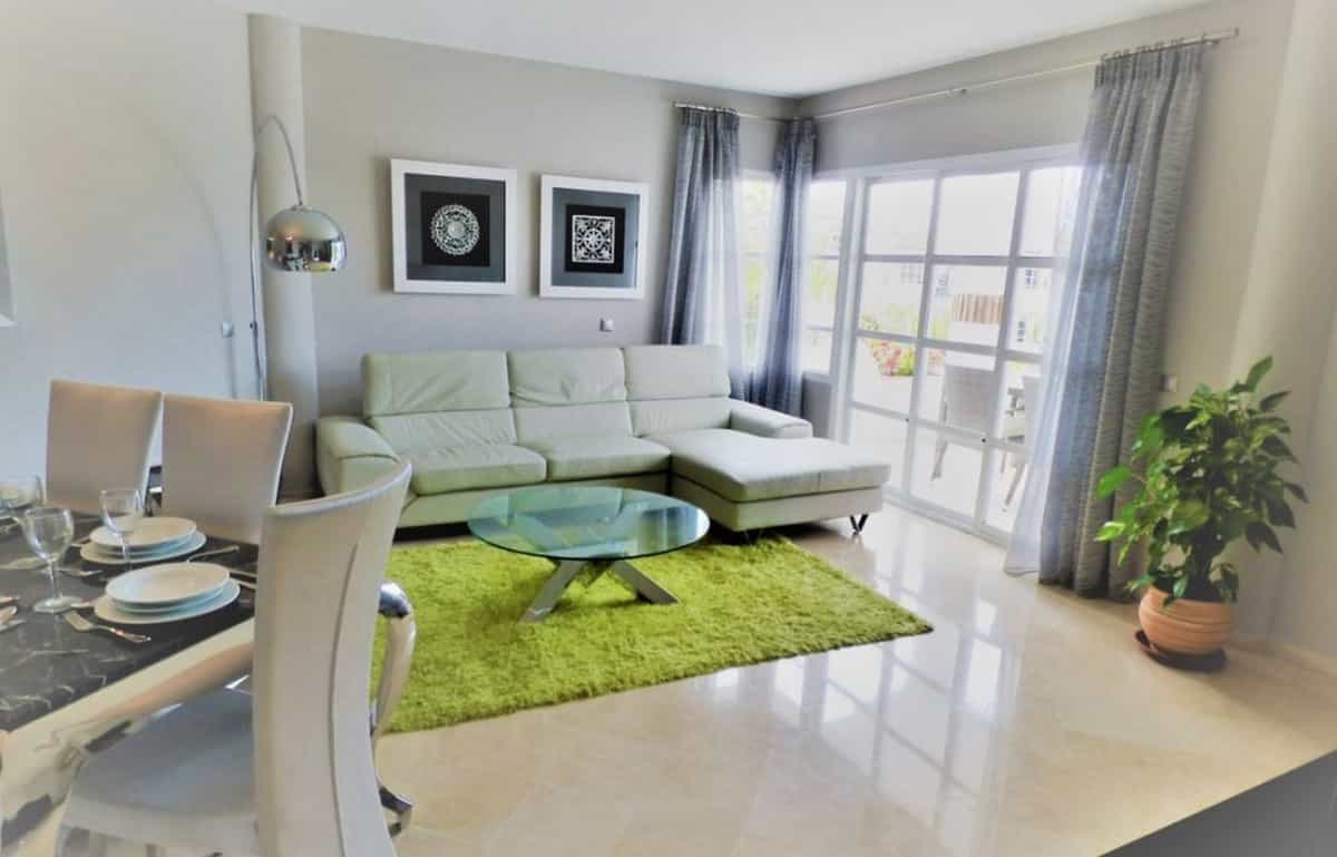 Condominium in Fuengirola, Andalusia 11134320