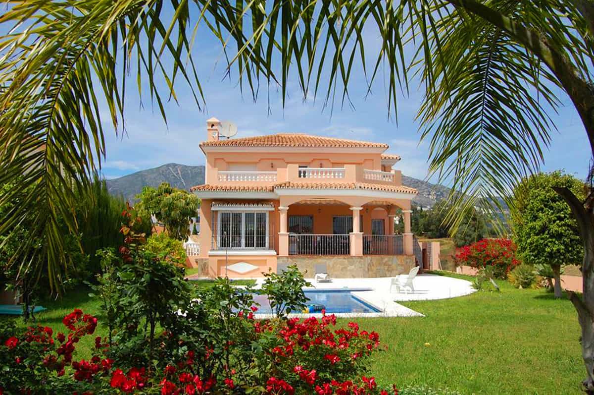 Casa nel Fuengirola, Andalusia 11135253