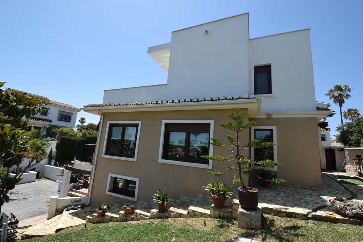 House in Fuengirola, Andalusia 11135563
