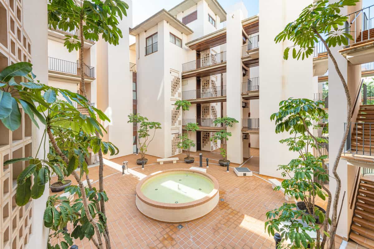Condominium in Marbella, Andalucía 11136482