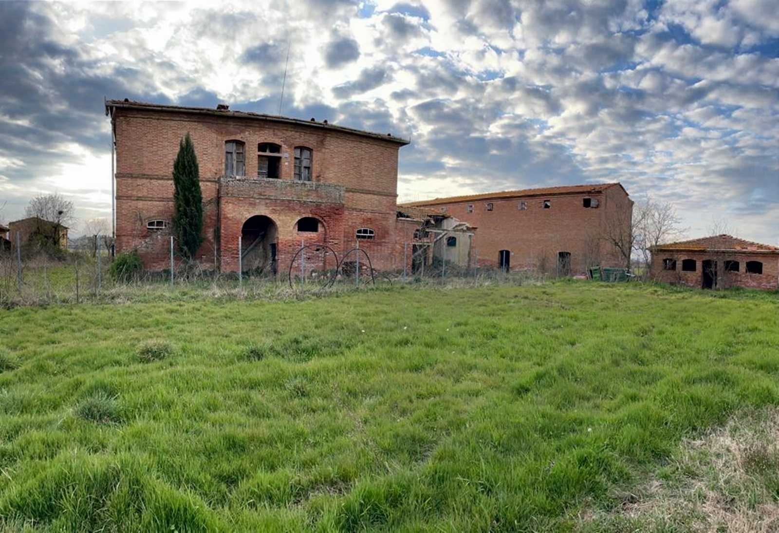 بيت في Bettolle, Tuscany 11137168
