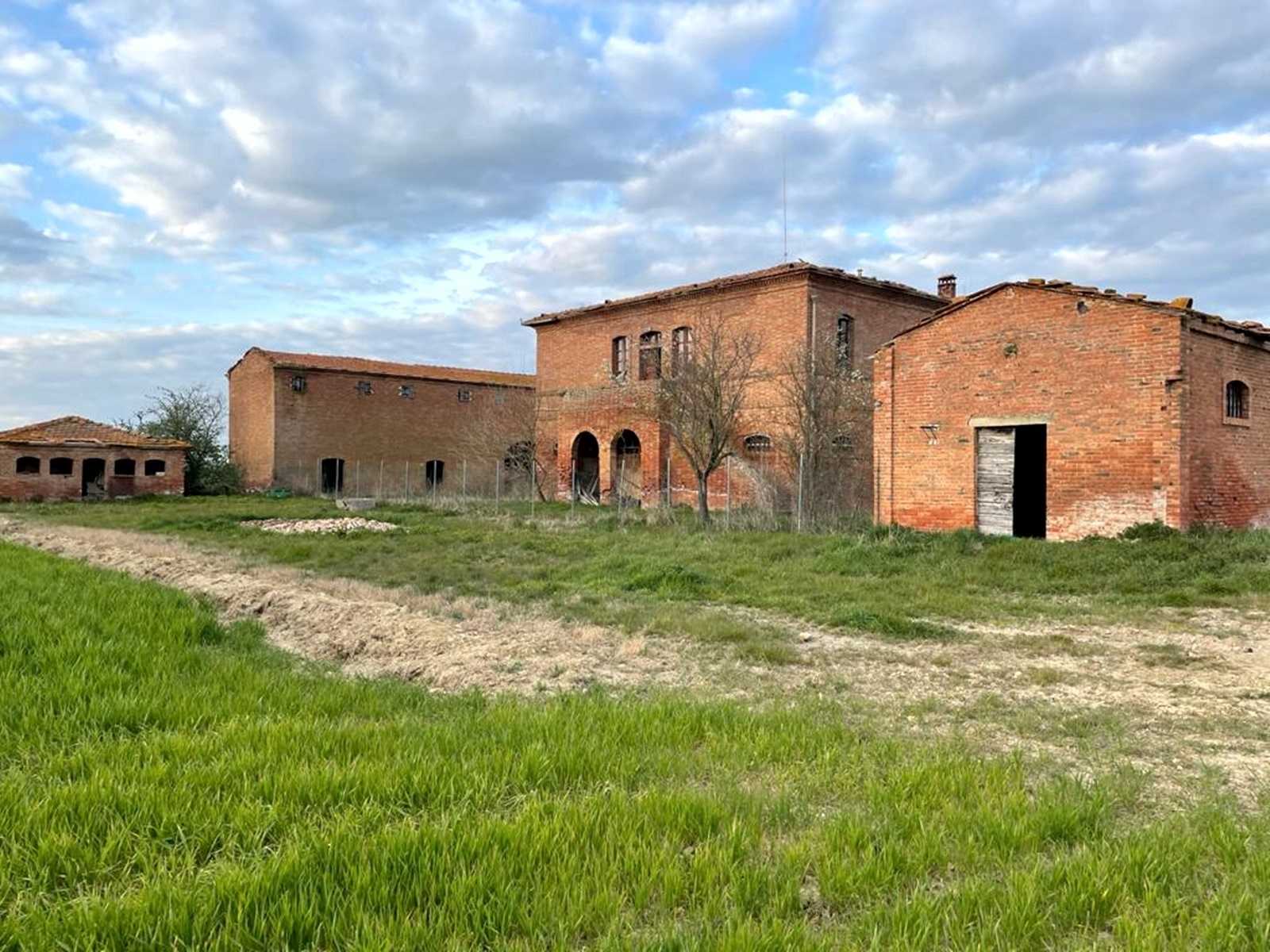 House in Bettolle, Tuscany 11137168