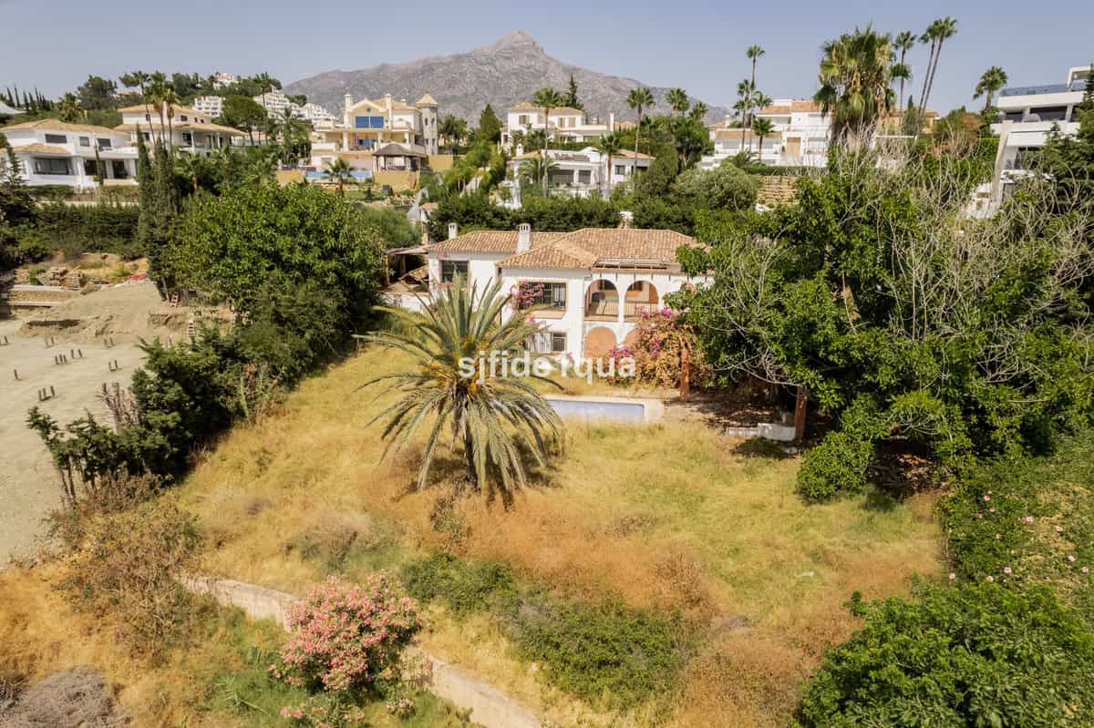 Land in Marbella, Andalucía 11137198