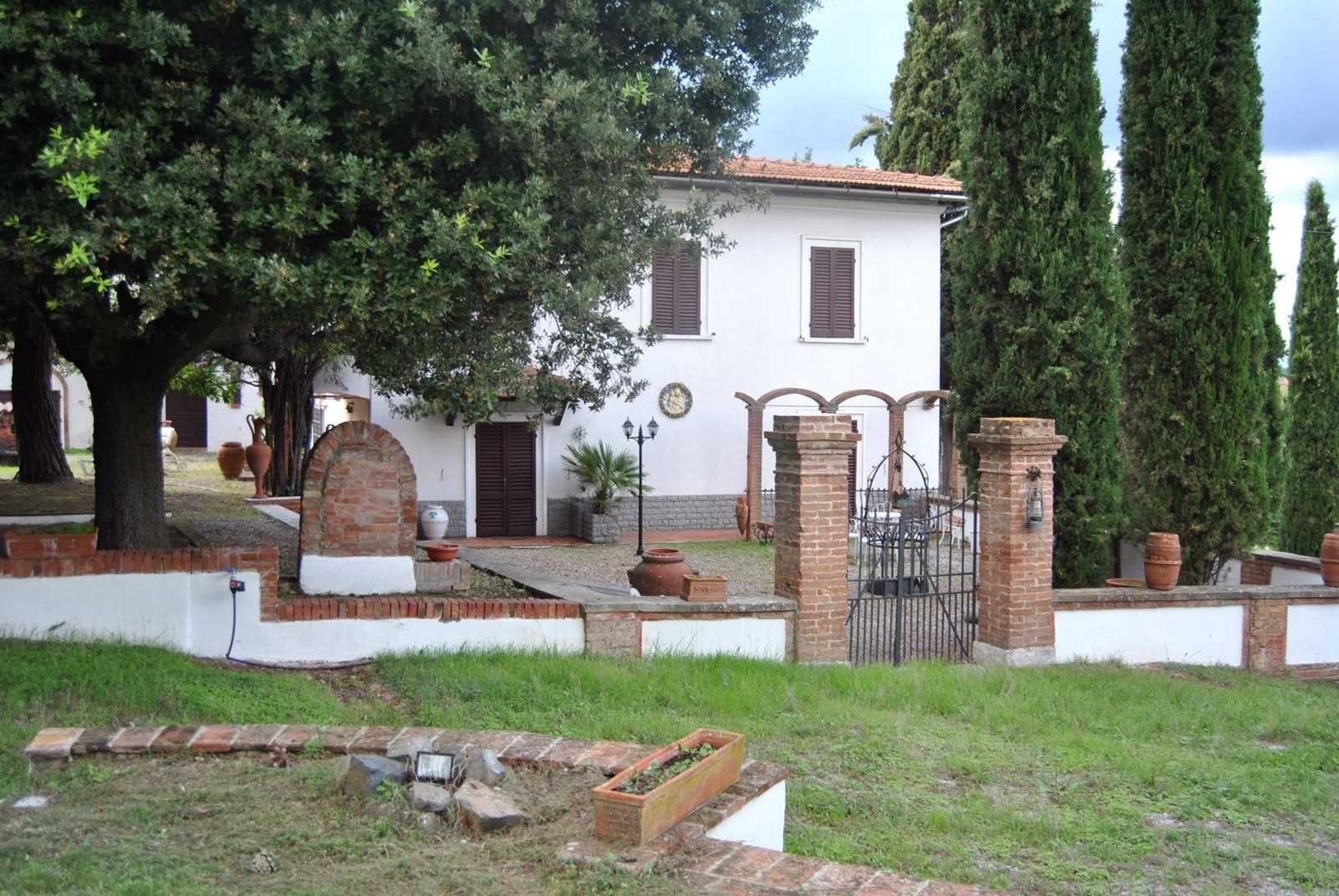 rumah dalam Asciano, Tuscany 11137939