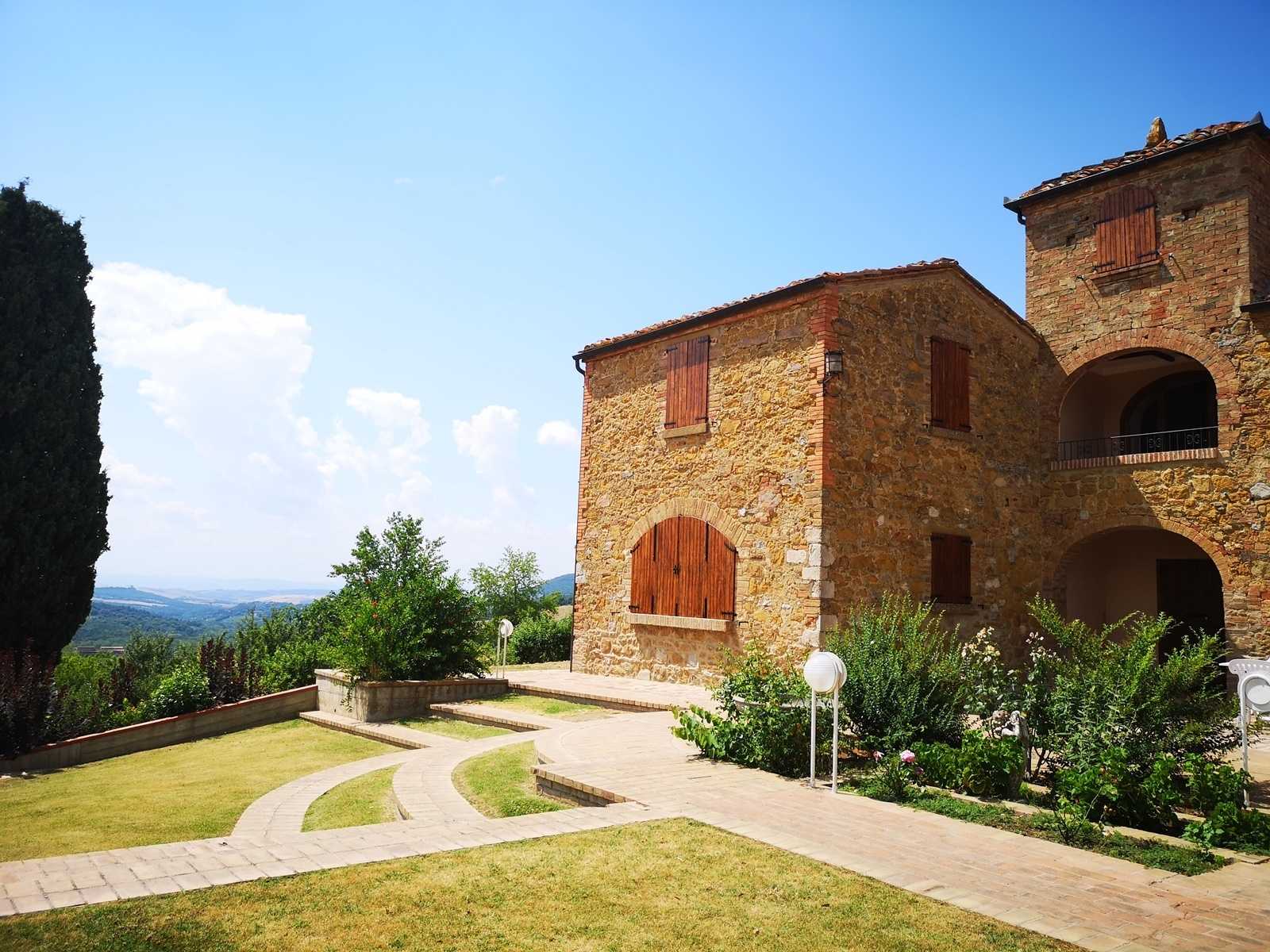 Dom w Montefollonico, Tuscany 11138137