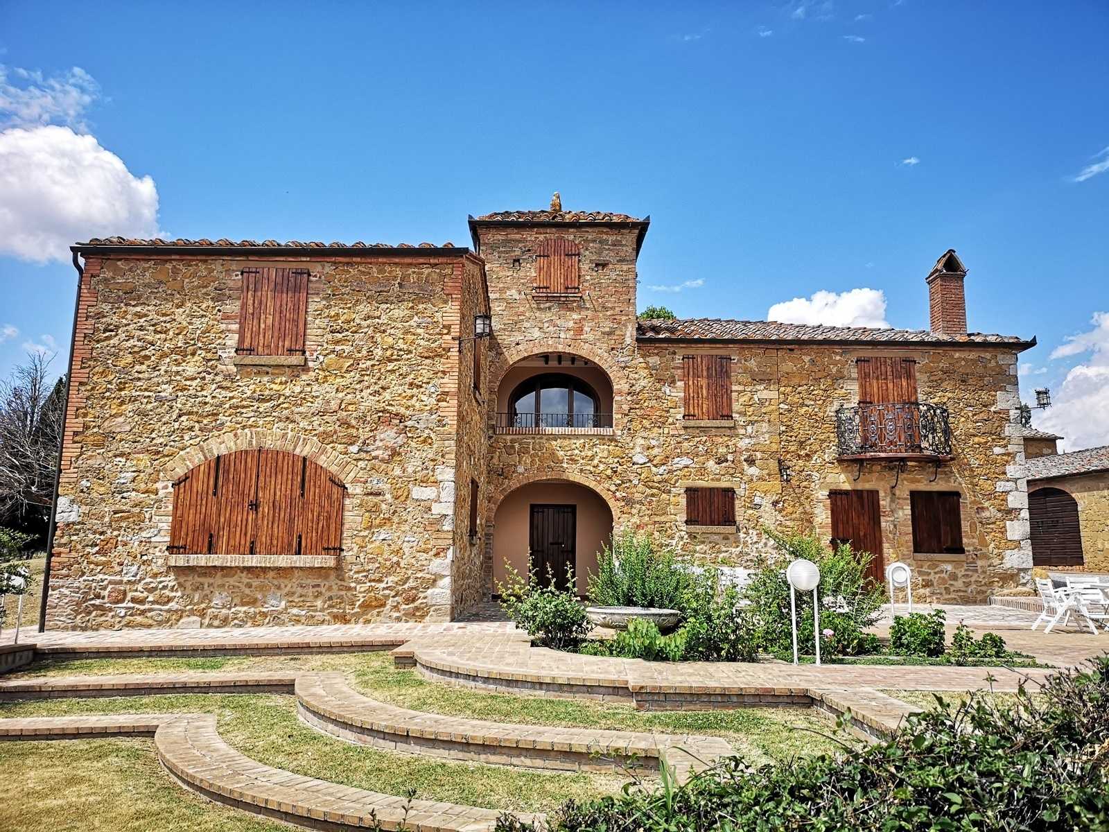 بيت في Montefollonico, Tuscany 11138137