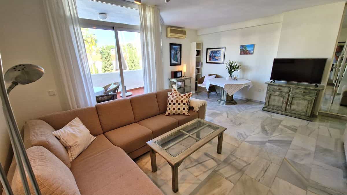 公寓 在 Calahonda, Andalucía 11138152