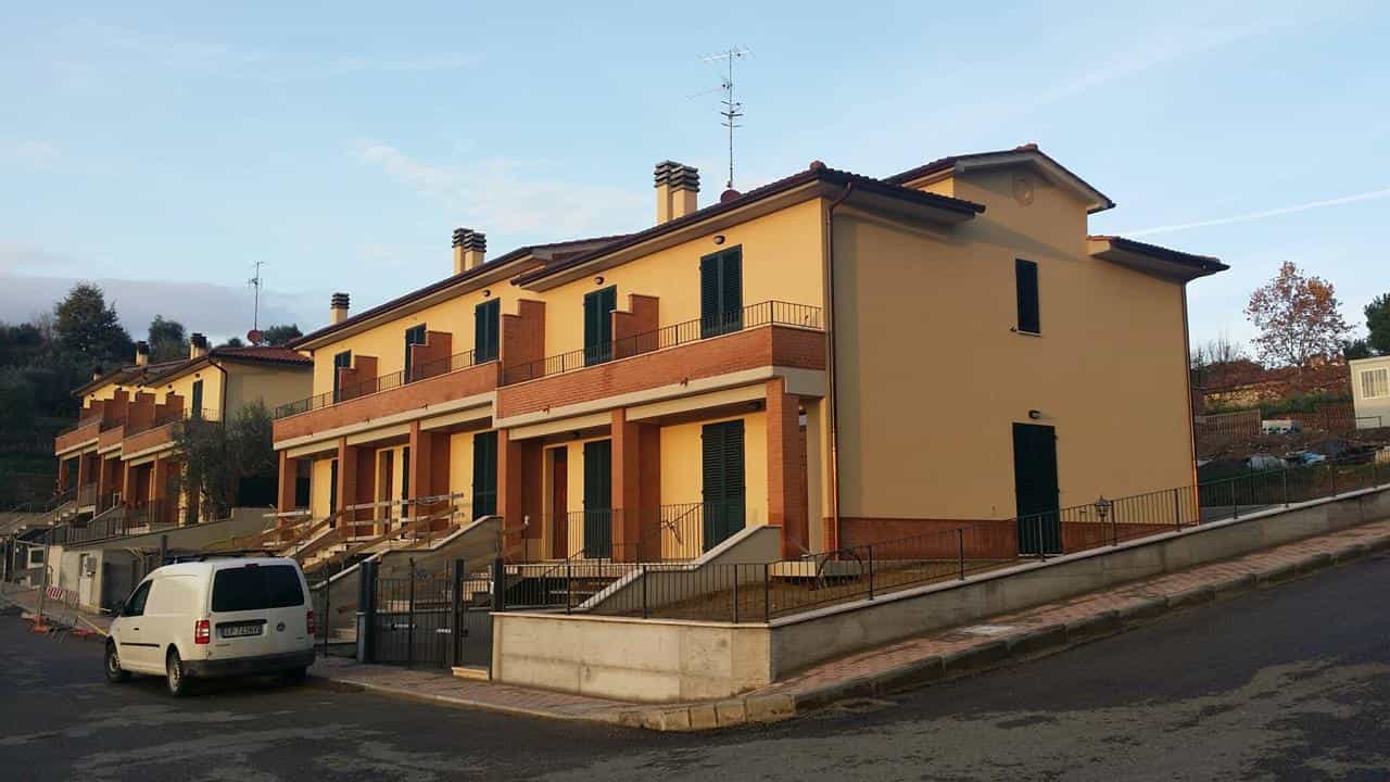 Rumah di Trequanda, Toskana 11138229