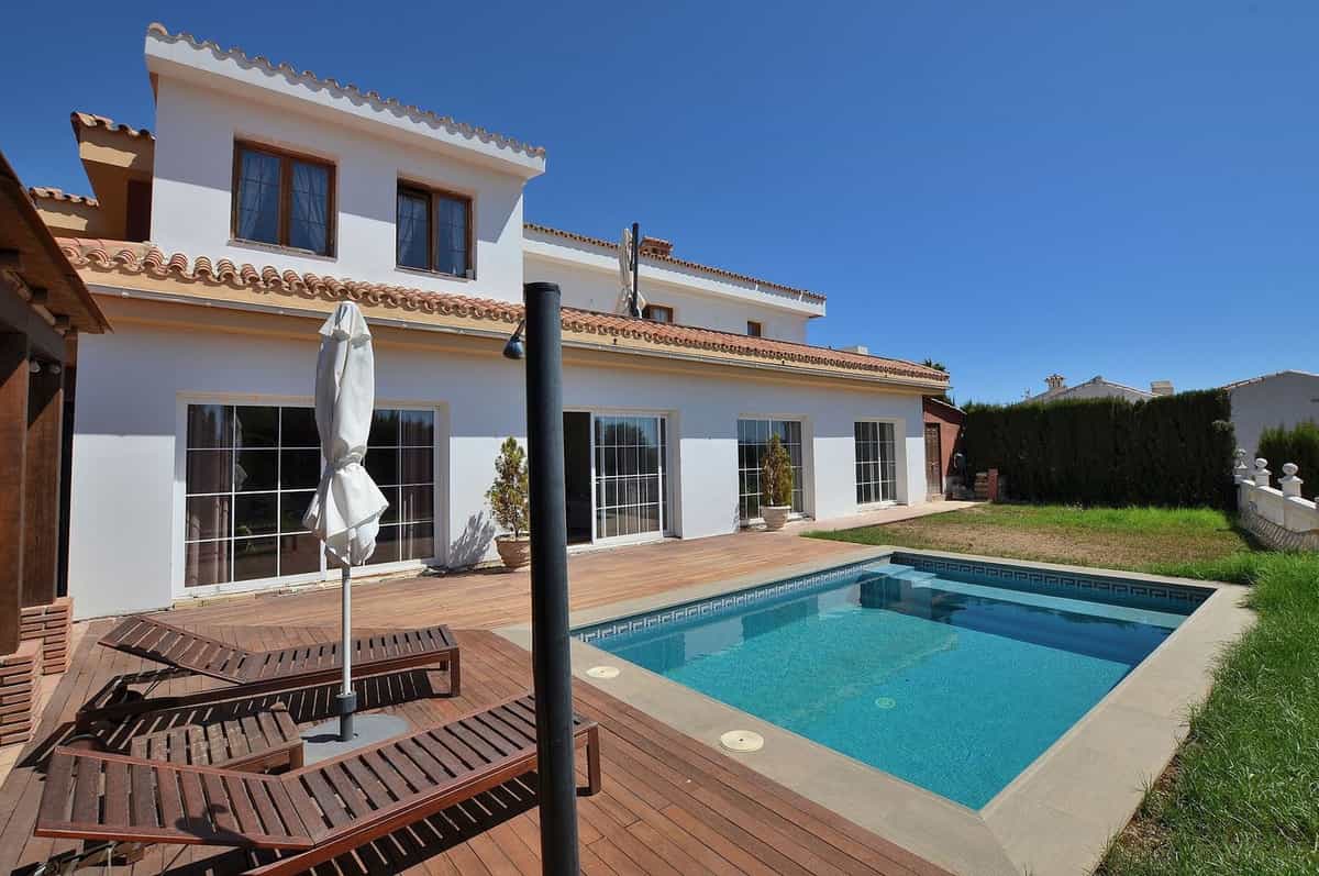 House in Fuengirola, Andalusia 11138506