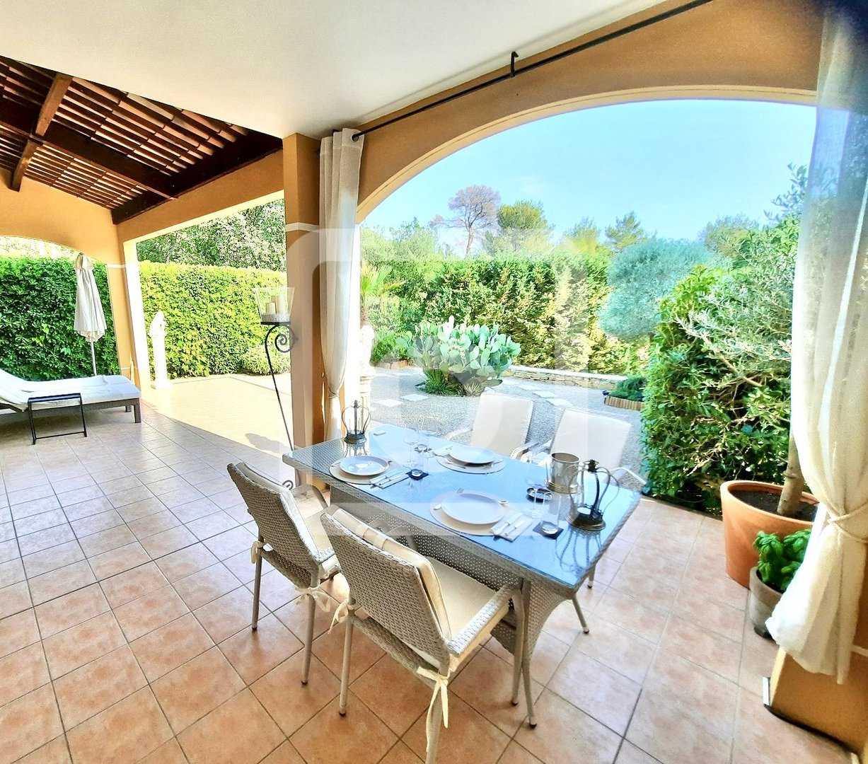 Rumah di Mougin, Provence-Alpes-Cote d'Azur 11138757