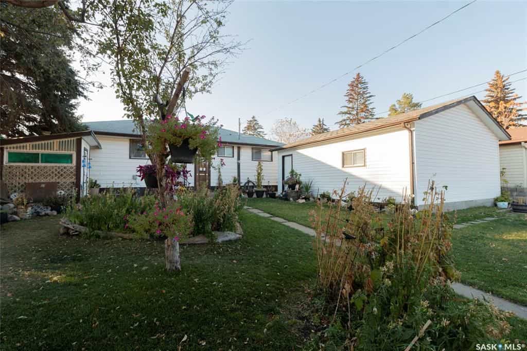 House in Saskatoon, Saskatchewan 11139344