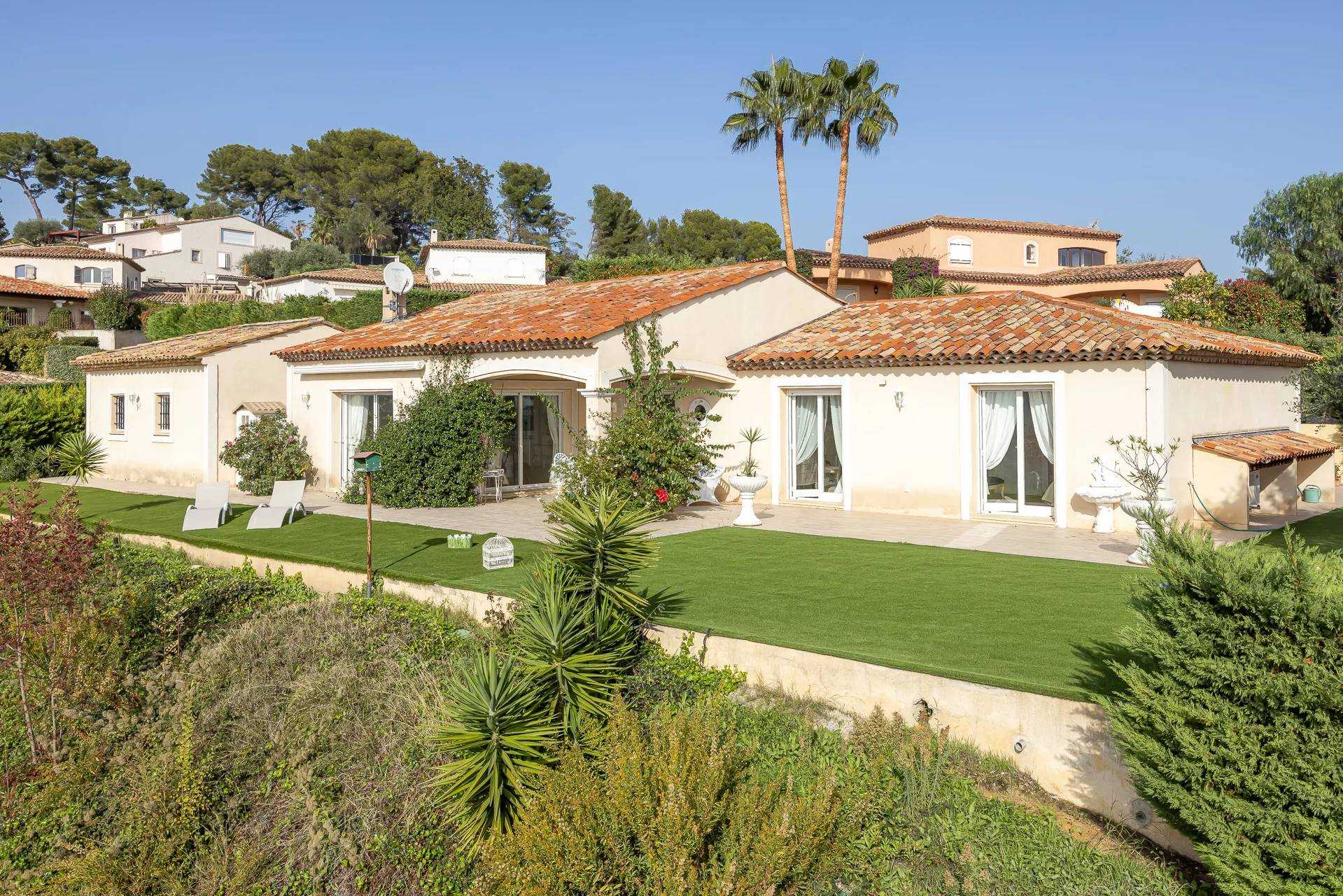 Casa nel Cagnes-sur-Mer, Provence-Alpes-Côte d'Azur 11140089