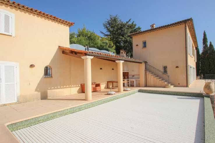 Talo sisään Fayence, Provence-Alpes-Cote d'Azur 11140820