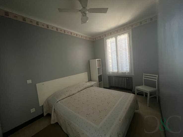Condominium dans La Londe-les-Maures, Provence-Alpes-Cote d'Azur 11140822