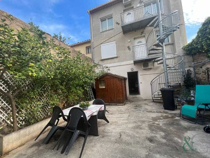 Condominium in La Londe-les-Maures, Provence-Alpes-Cote d'Azur 11140822