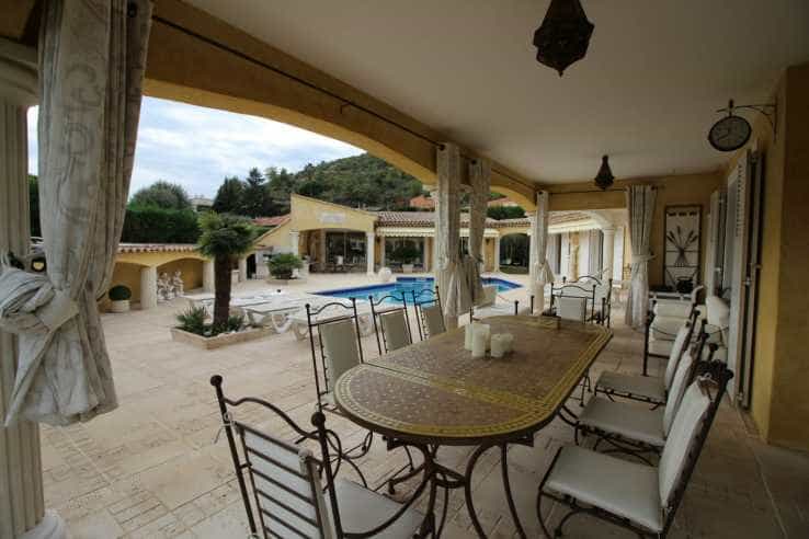 Rumah di Carros, Provence-Alpes-Côte d'Azur 11140881