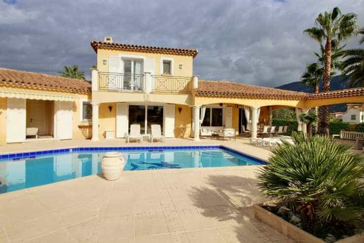 Huis in Carros, Provence-Alpes-Côte d'Azur 11140881