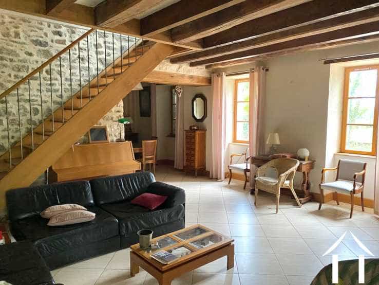 House in Auxy, Bourgogne-Franche-Comte 11140883