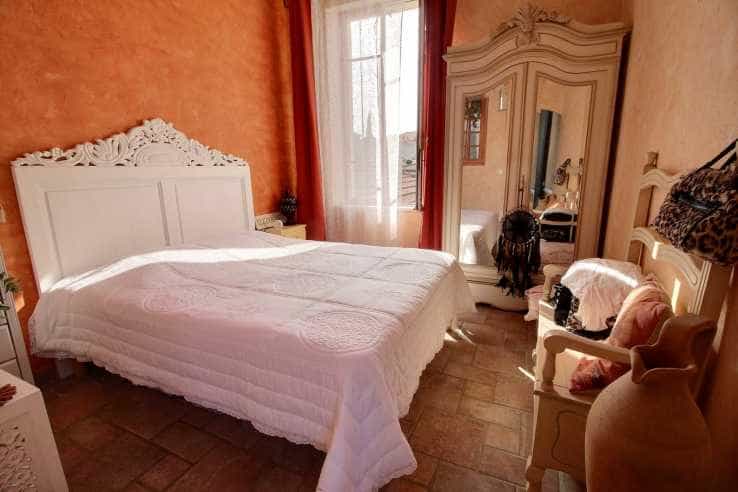 بيت في Antibes, Provence-Alpes-Côte d'Azur 11140929