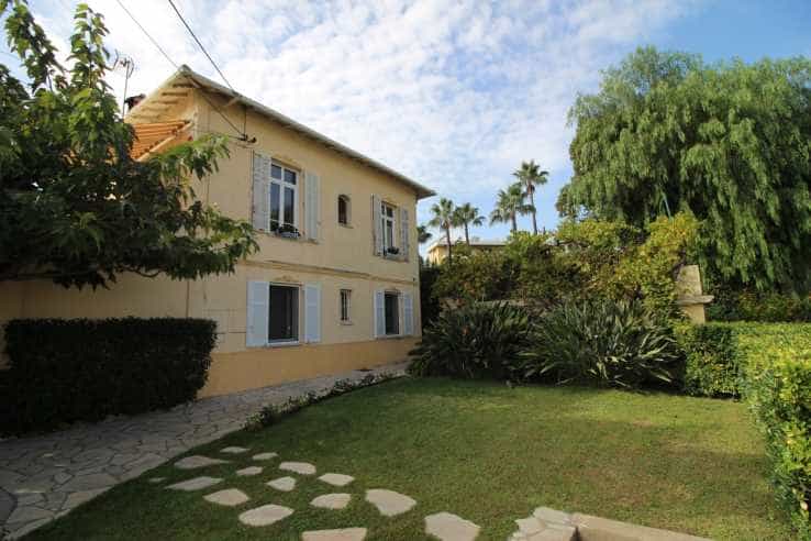 House in Antibes, Provence-Alpes-Cote d'Azur 11140929