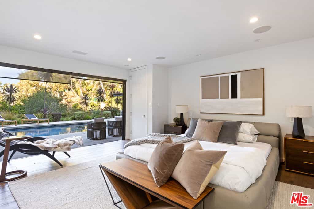 Condominium in Beverly Hills, California 11141852