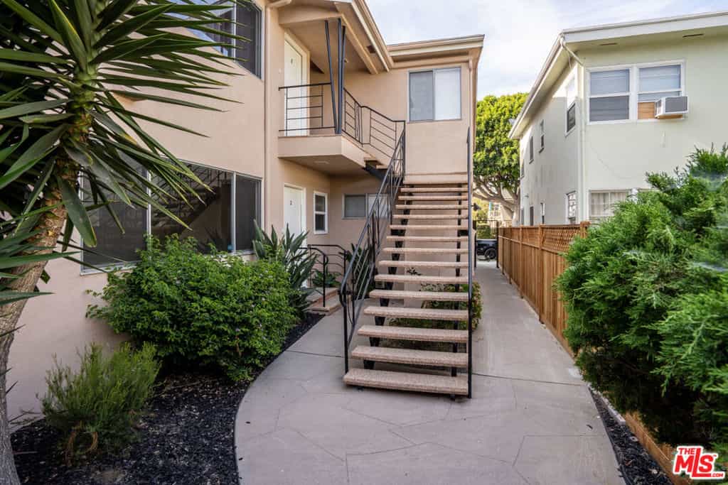 Condominium in Long Beach, California 11141912