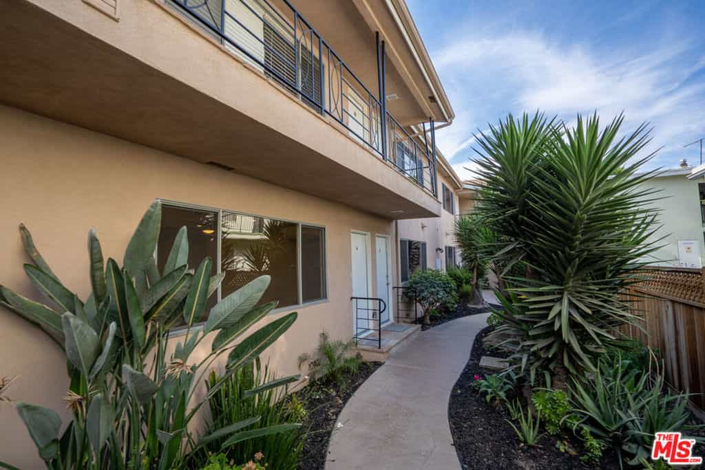 Condominium in Long Beach, California 11141912