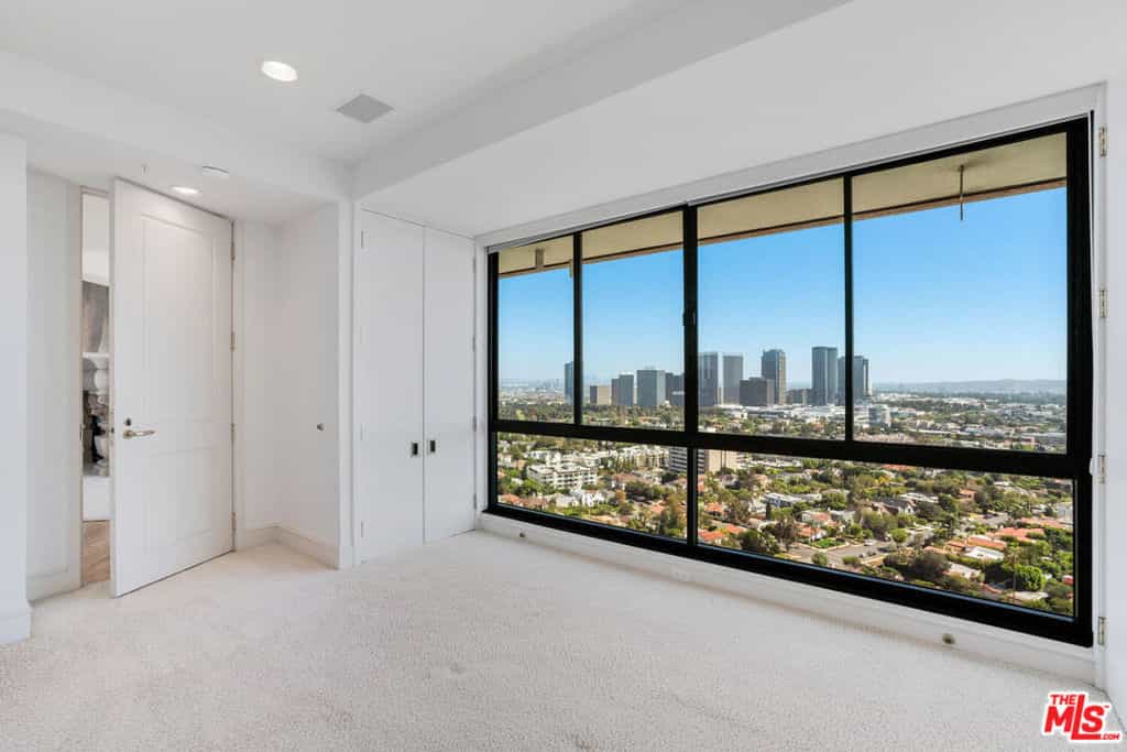 Condominium in Los Angeles, California 11141998