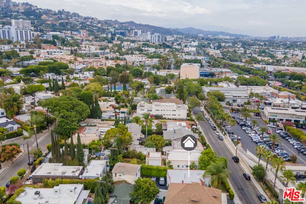 Condominium in West Hollywood, California 11142008