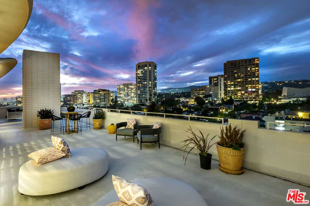 Condominium in Los Angeles, California 11142015
