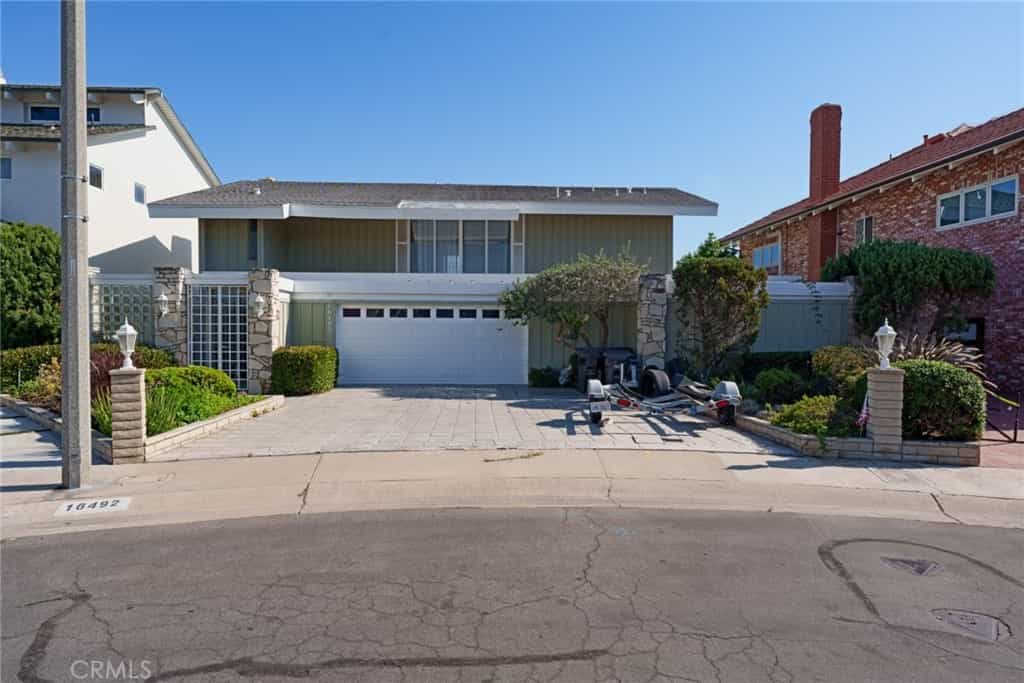 House in Huntington Beach, California 11142026