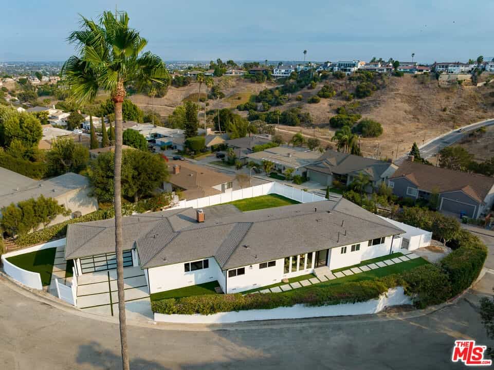 Condominium in Baldwin Hills, California 11142180