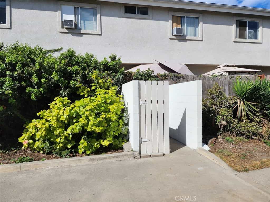 Condominium in Huntington Beach, California 11142336