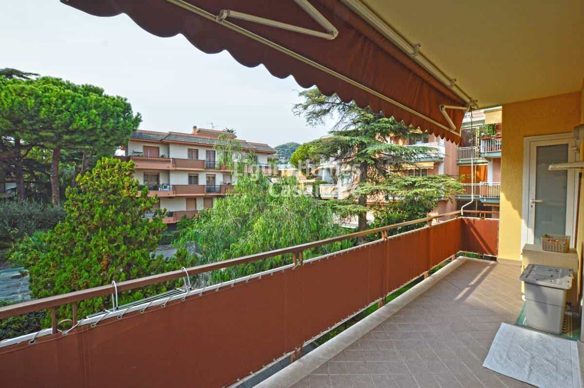 Condominium dans Bordighera, Ligurie 11142420