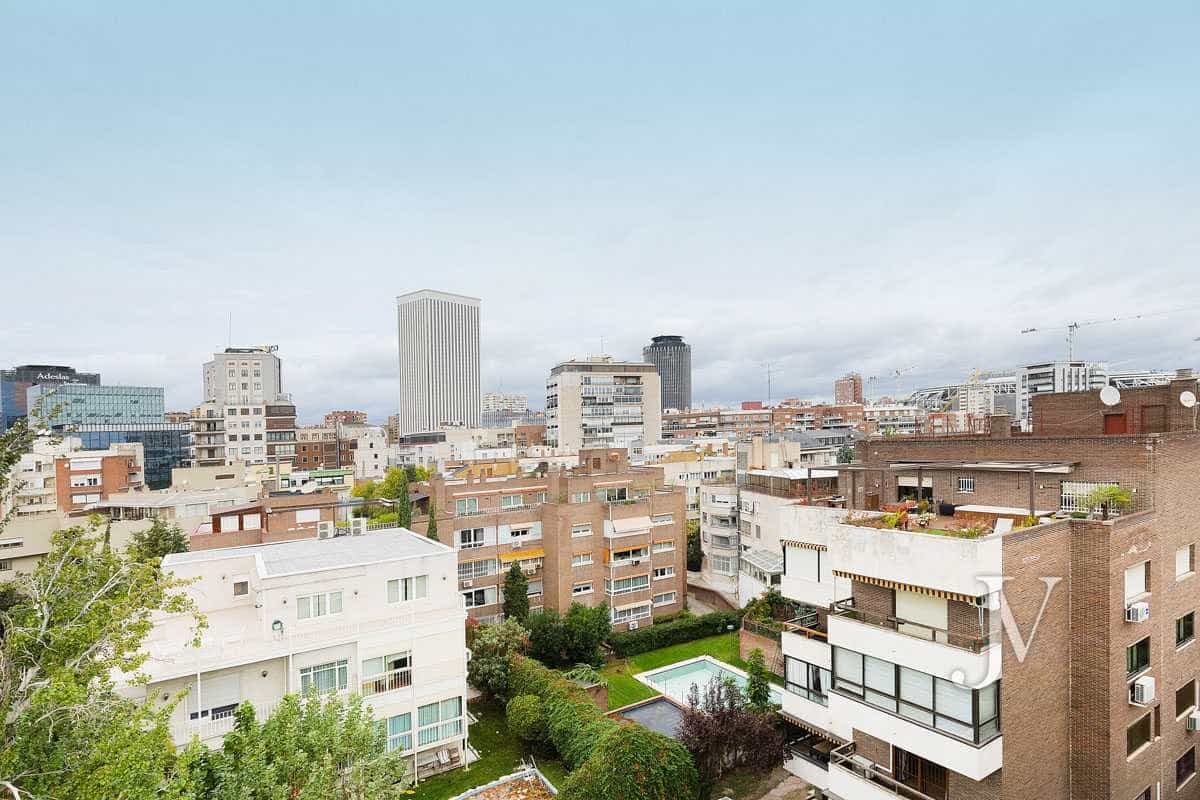 Condominium in Madrid, Comunidad de Madrid 11142490