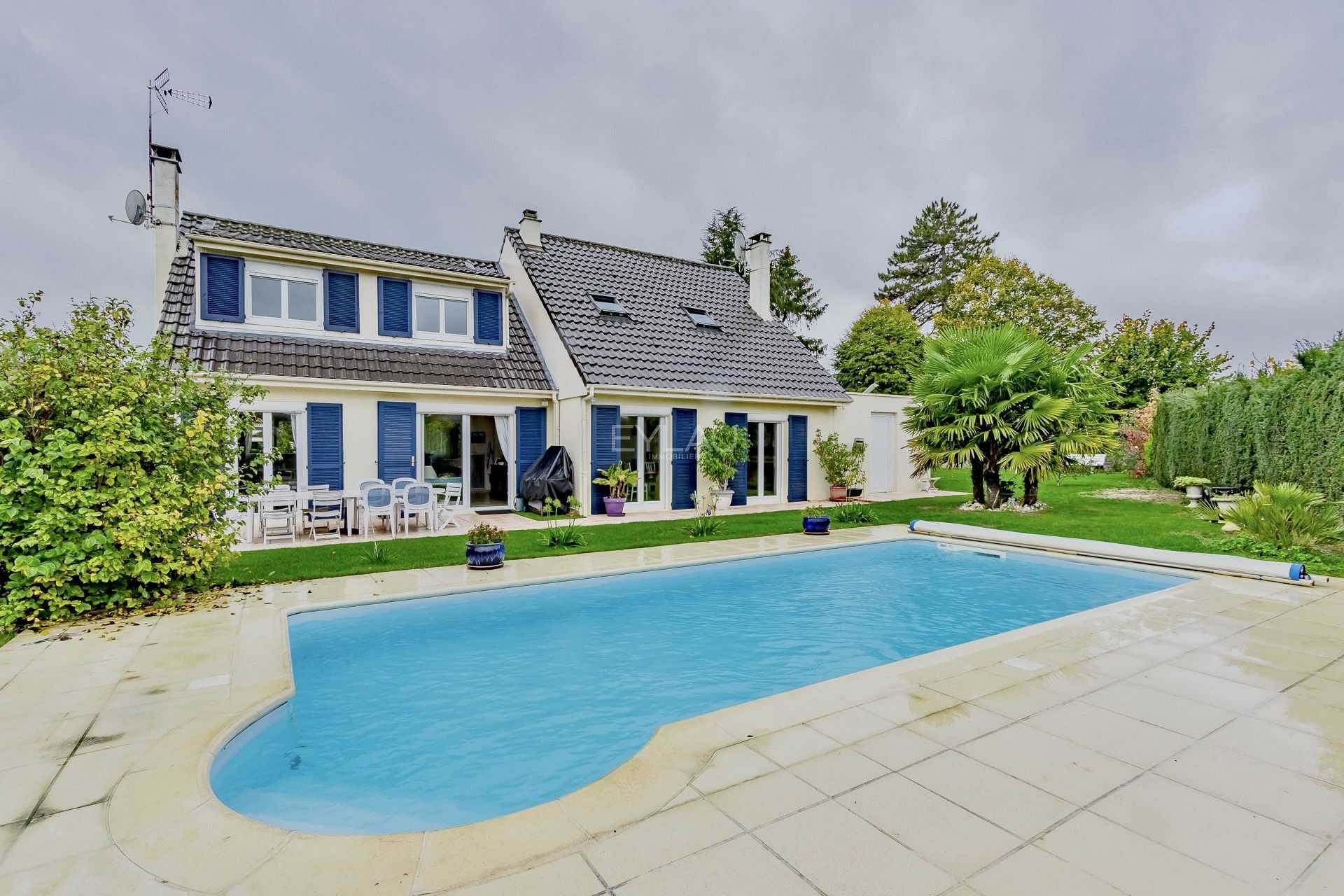 House in Lesigny, Ile-de-France 11142579