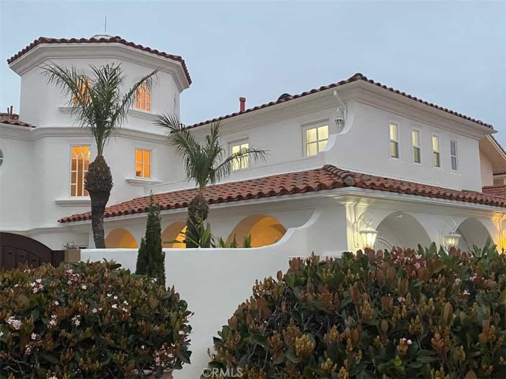 House in Huntington Beach, California 11142674