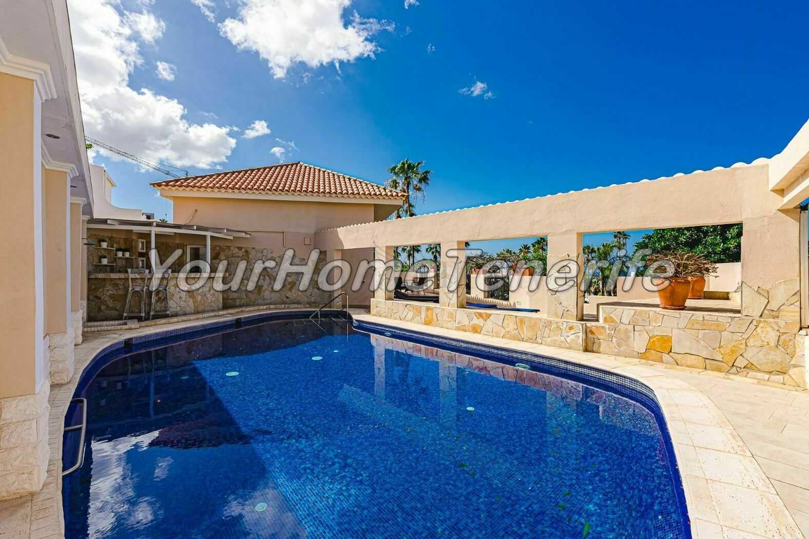 Condominium in Los Cristianos, Canary Islands 11142834
