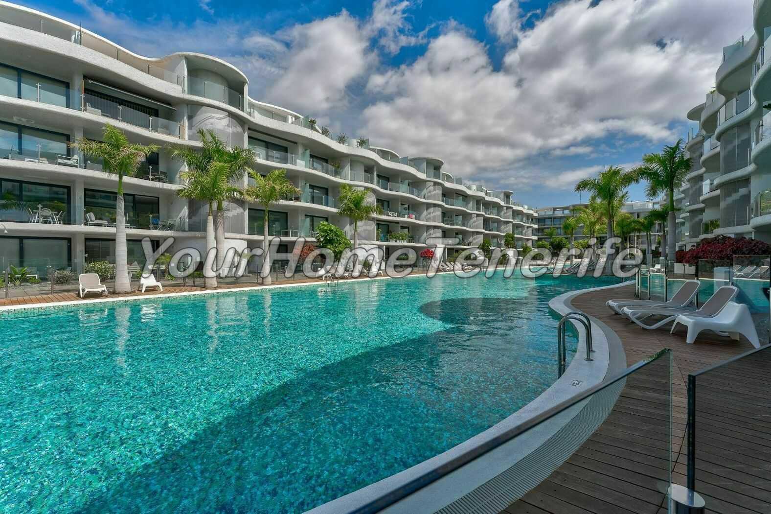 Condominium in Los Cristianos, Canarische eilanden 11142875