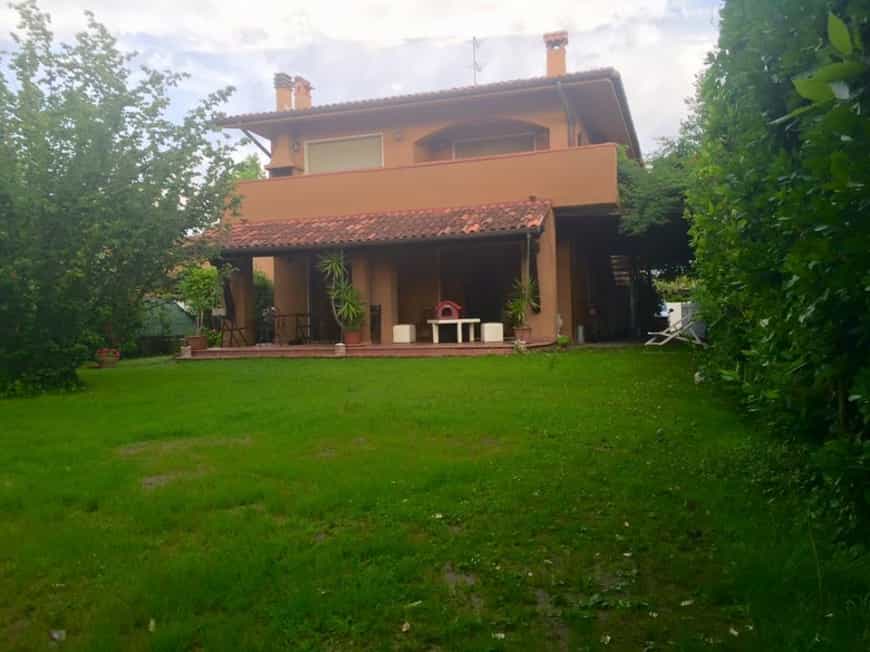 House in Forte dei Marmi, Tuscany 11143000
