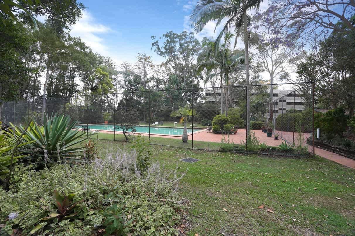 Condominium in Broadbeach Waters, Queensland 11143186