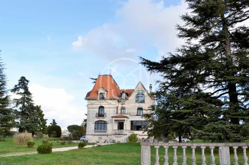 بيت في Cognac, Nouvelle-Aquitaine 11143268