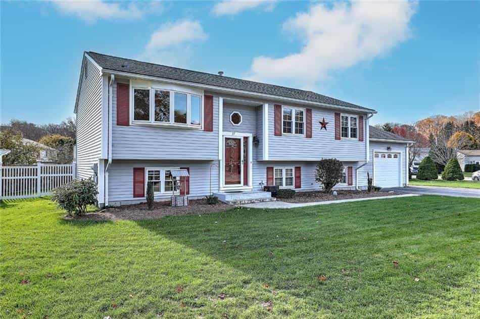 House in Apponaug, Rhode Island 11143730