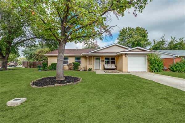 House in Fort Worth, Texas 11143880