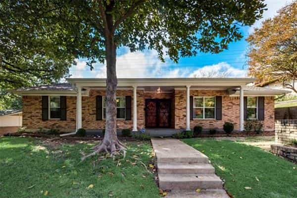 Hus i Cockrell Hill, Texas 11143945