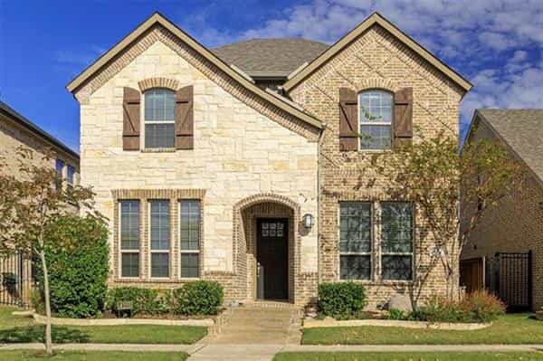 House in Euless, Texas 11144001