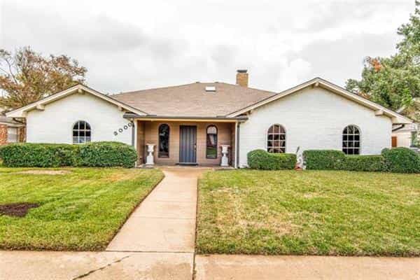 House in Irving, Texas 11144024
