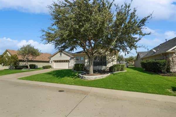 House in Corral City, Texas 11144035