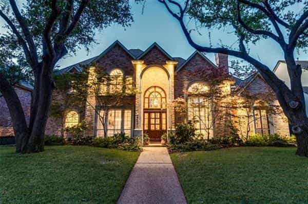 House in Addison, Texas 11144091